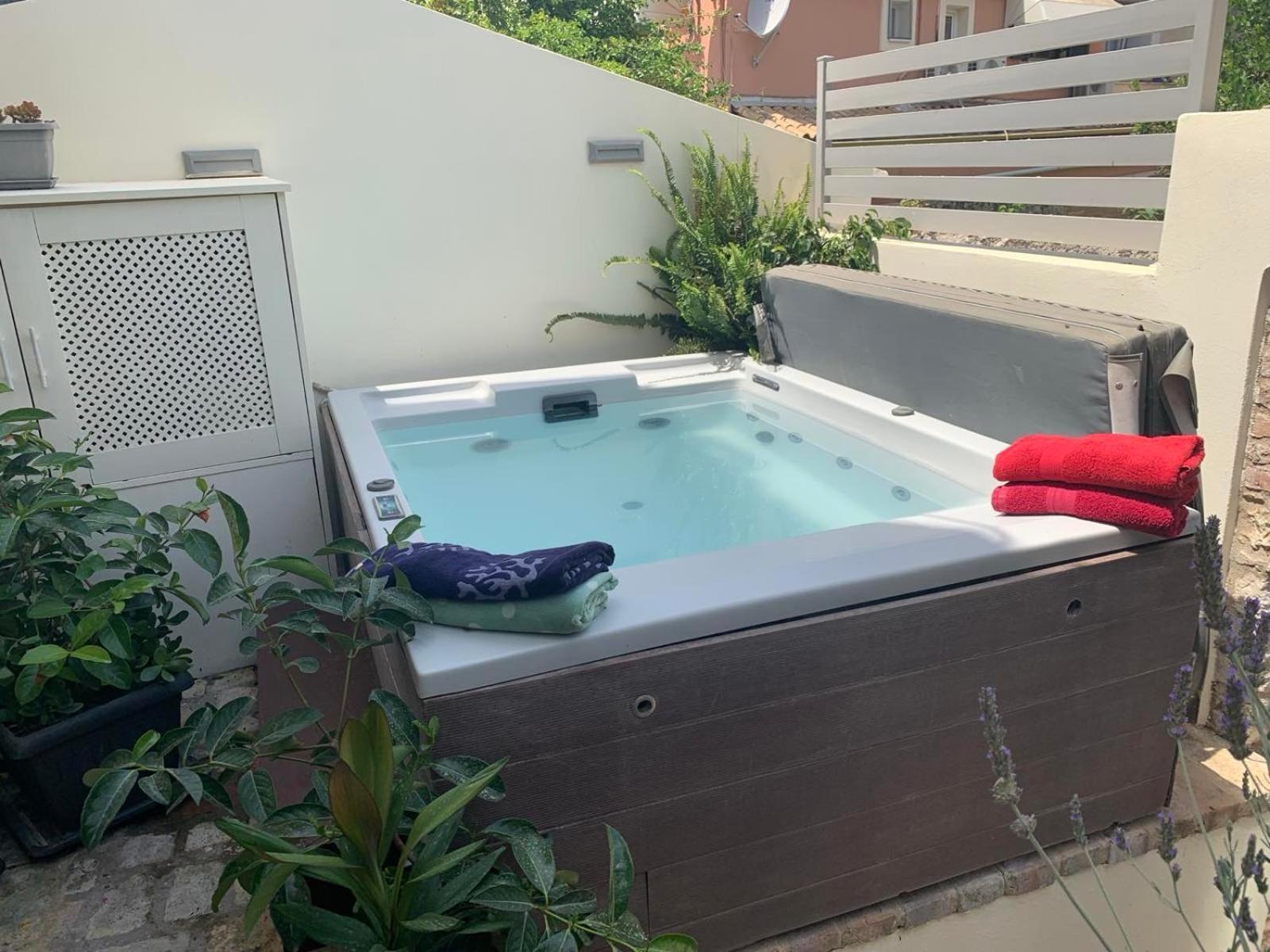Anemomilos Jacuzzi Suite Corfu  Exterior photo