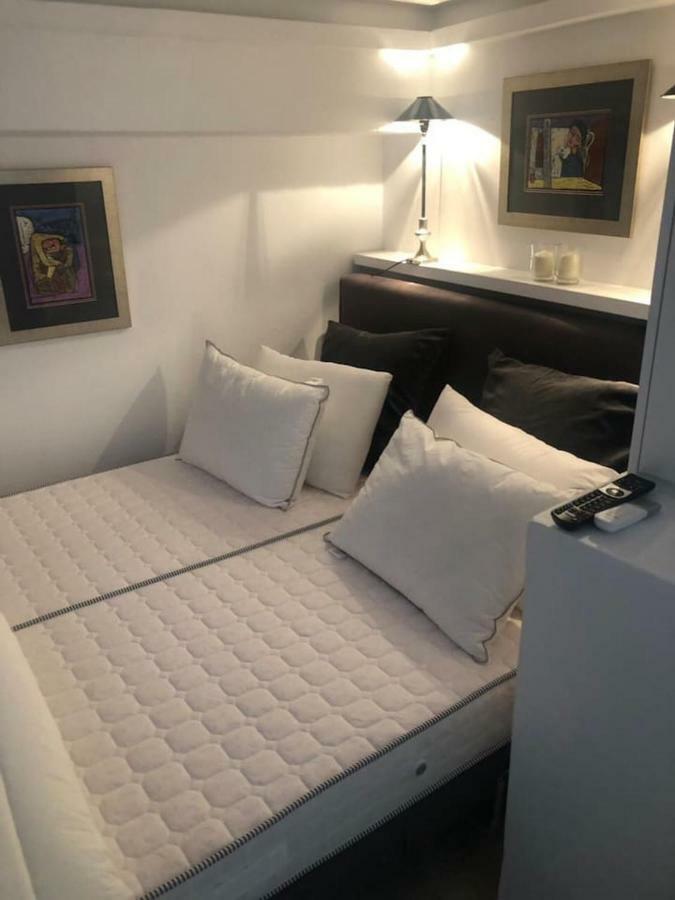 Anemomilos Jacuzzi Suite Corfu  Exterior photo