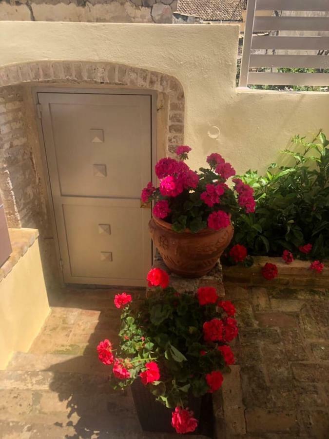Anemomilos Jacuzzi Suite Corfu  Exterior photo